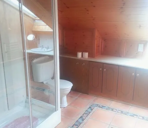 The White House Salthill