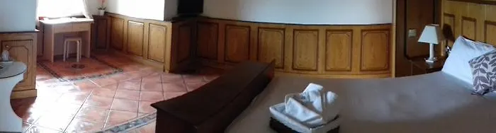 Гостевой дом The White House Salthill